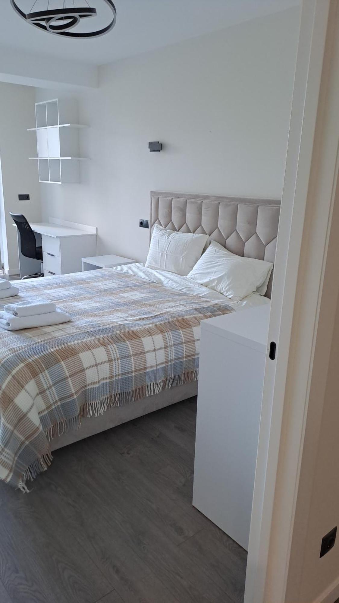 Аэропорт-Номера 24/24 . Apartman Kisinyov Kültér fotó
