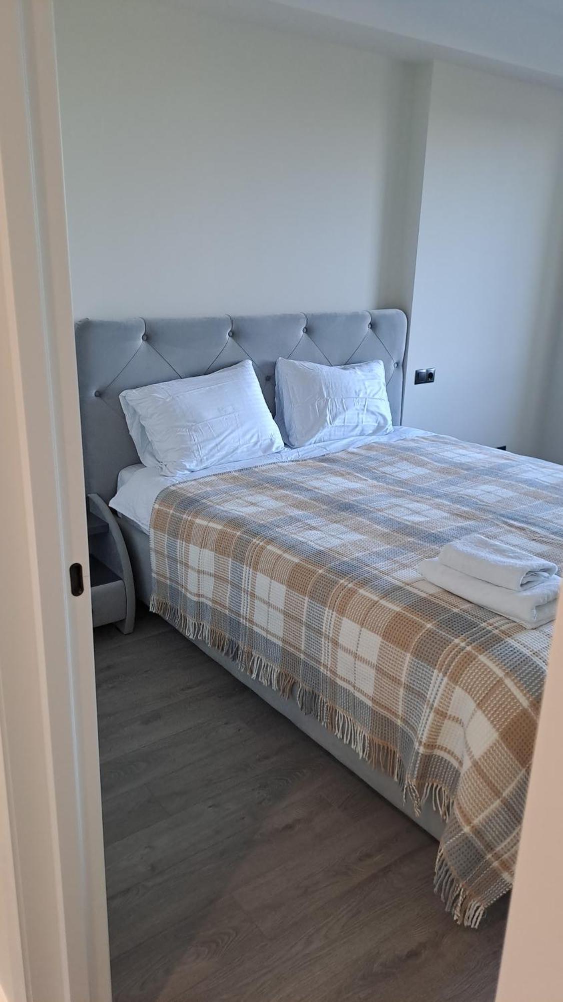 Аэропорт-Номера 24/24 . Apartman Kisinyov Kültér fotó
